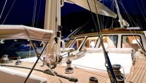 Sailing Yacht DAIMA - Sunpads
